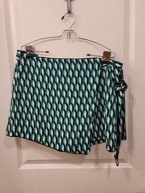 DVF Green Skort in Geometric Print